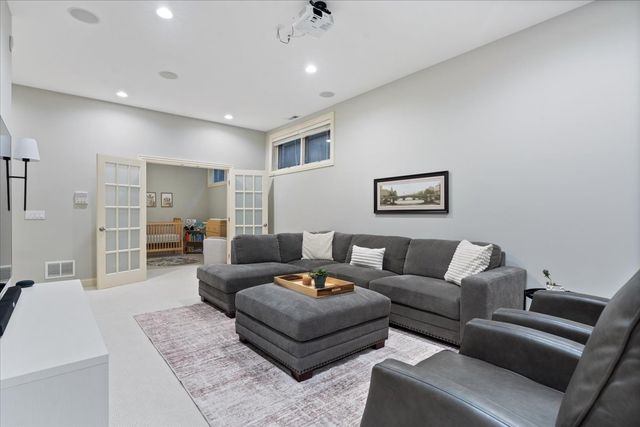 1355 W Erie Street 1, Chicago, IL 60622