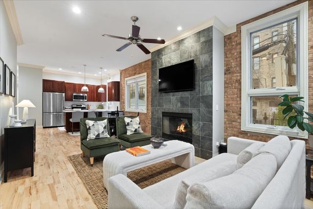 1355 W Erie Street 1, Chicago, IL 60622