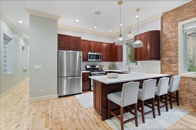 1355 W Erie Street 1, Chicago, IL 60622