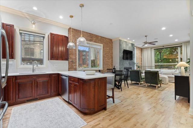 1355 W Erie Street 1, Chicago, IL 60622