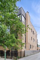 1355 W Erie Street 1, Chicago, IL 60622