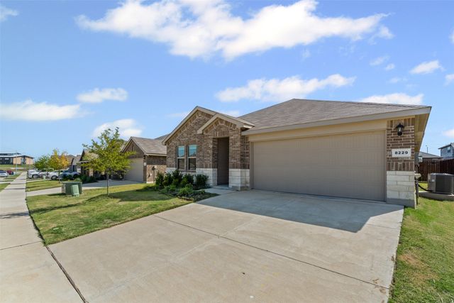 8229 Coffee Springs Drive, Fort Worth, TX 76131