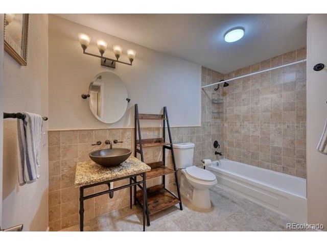 209 Wright St 1-302, Lakewood, CO 80228