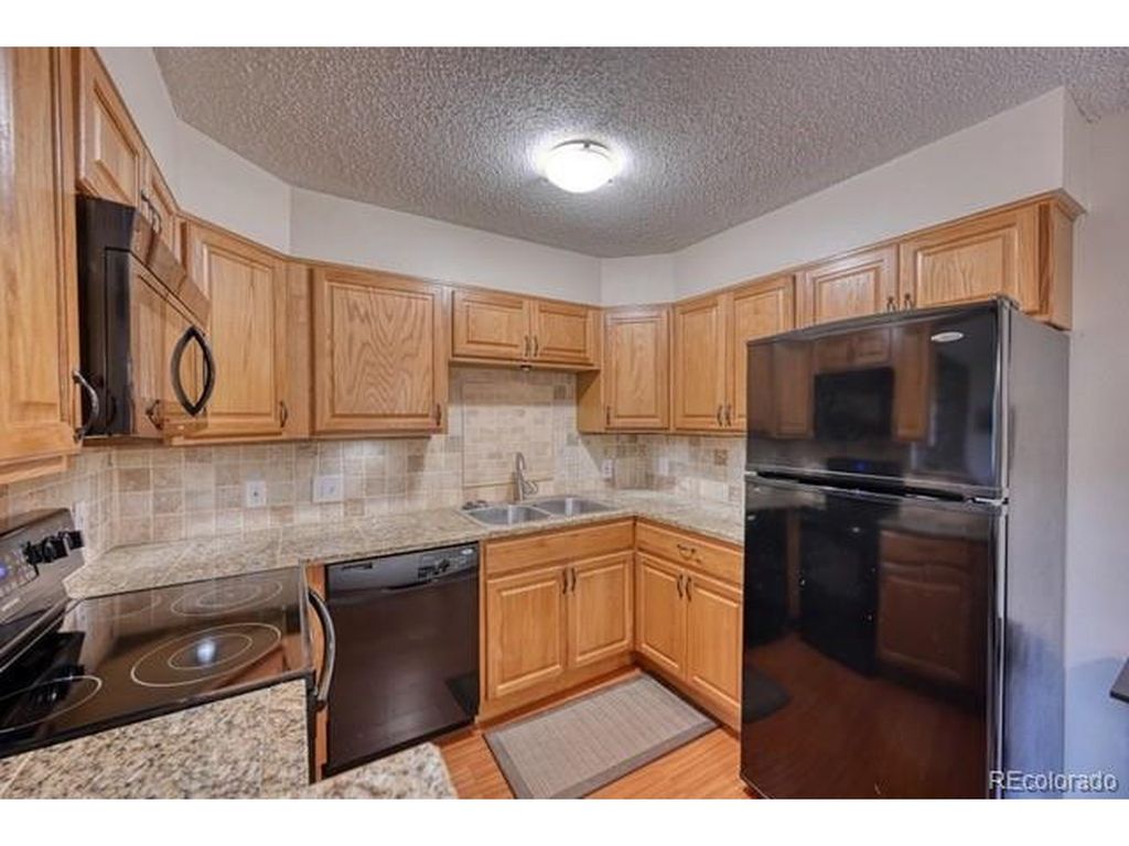 209 Wright St 1-302, Lakewood, CO 80228
