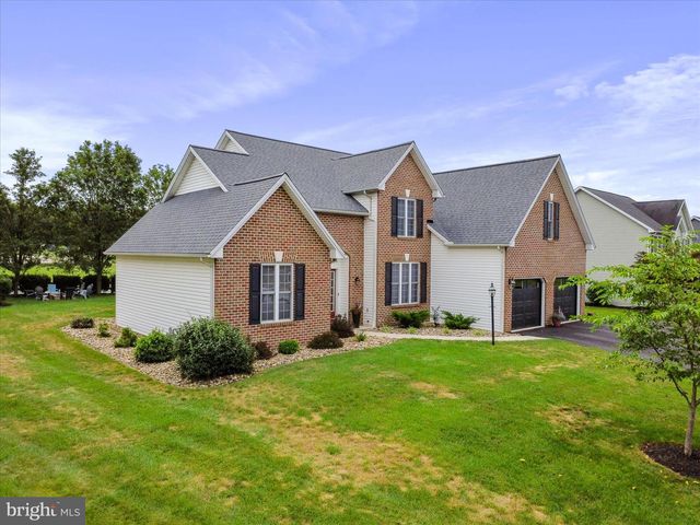 2332 OCRACOKE ISLAND COURT CT, Chambersburg, PA 17202