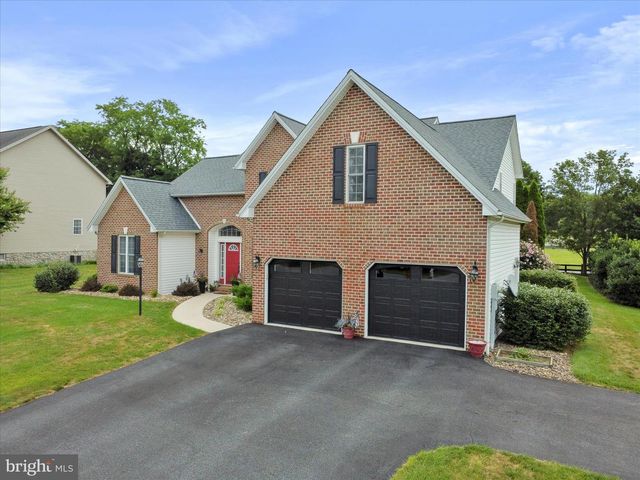 2332 OCRACOKE ISLAND COURT CT, Chambersburg, PA 17202