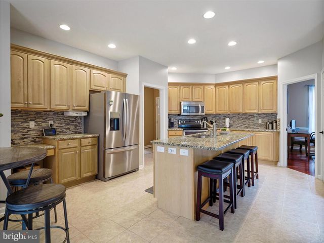 2332 OCRACOKE ISLAND COURT CT, Chambersburg, PA 17202
