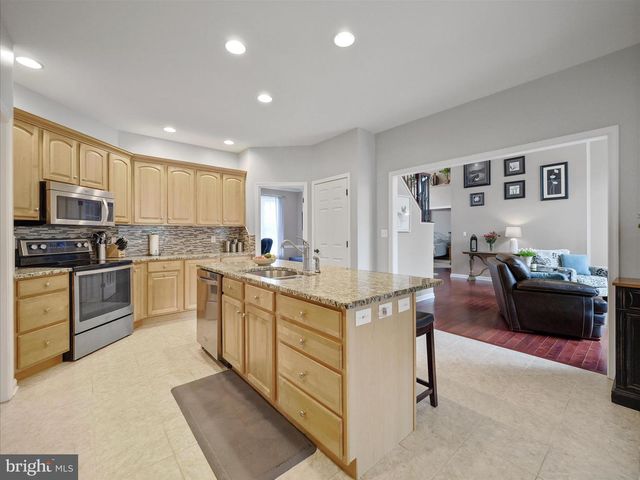 2332 OCRACOKE ISLAND COURT CT, Chambersburg, PA 17202