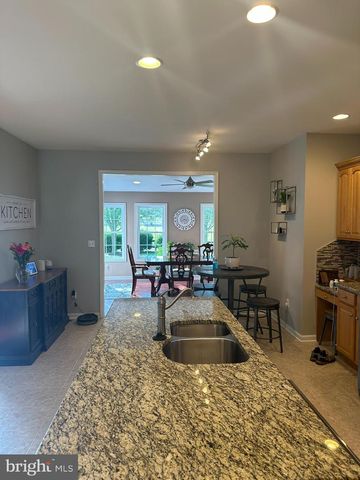 2332 OCRACOKE ISLAND COURT CT #86, Chambersburg, PA 17202