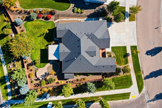9608 W Twisted Vine Dr, Star, ID 83669