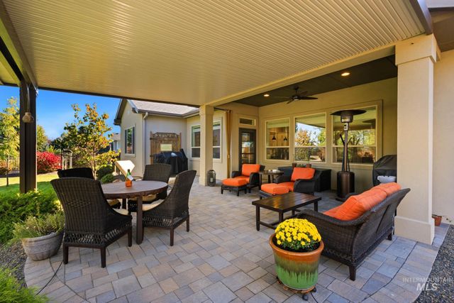 9608 W Twisted Vine Dr, Star, ID 83669