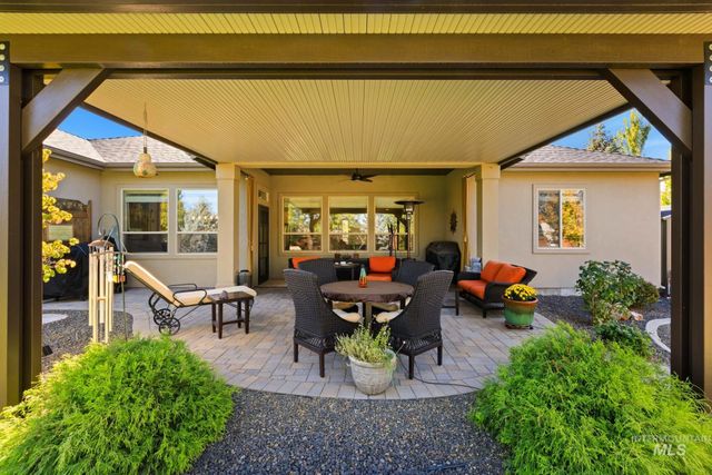 9608 W Twisted Vine Dr, Star, ID 83669