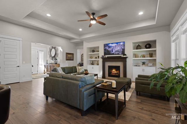 9608 W Twisted Vine Dr, Star, ID 83669