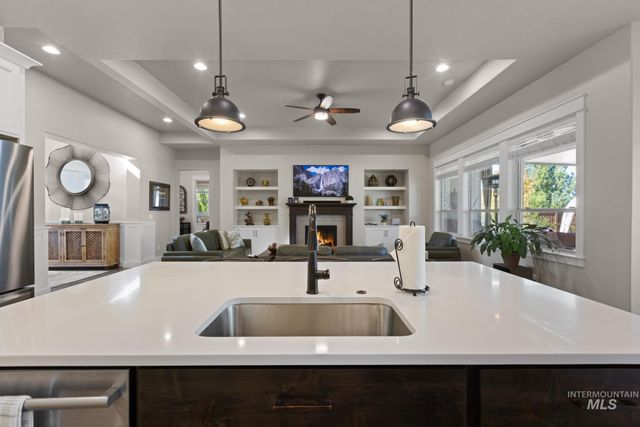 9608 W Twisted Vine Dr, Star, ID 83669