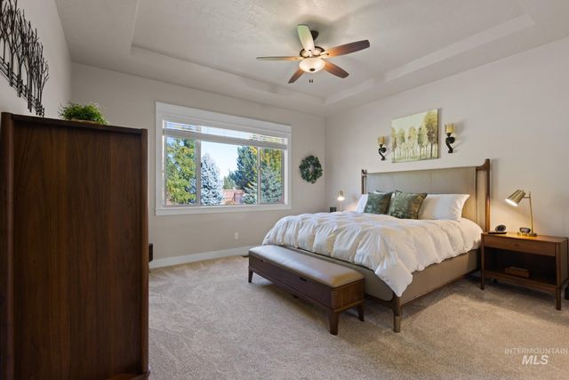 9608 W Twisted Vine Dr, Star, ID 83669