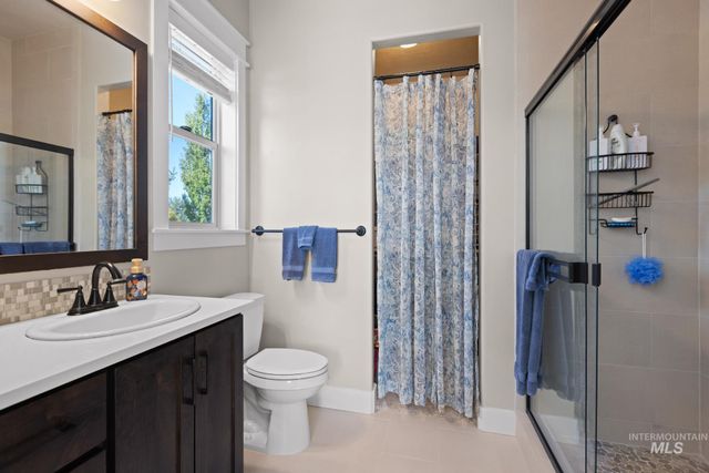 9608 W Twisted Vine Dr, Star, ID 83669