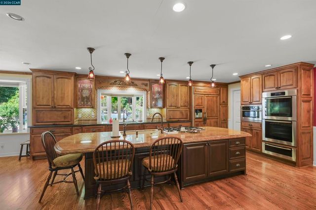 220 Tumbleweed Ct, Clayton, CA 94517