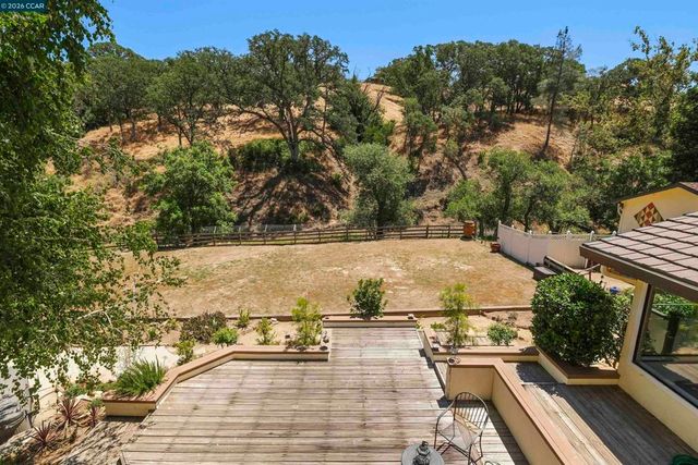 220 Tumbleweed Ct, Clayton, CA 94517