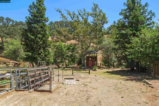 220 Tumbleweed Ct, Clayton, CA 94517