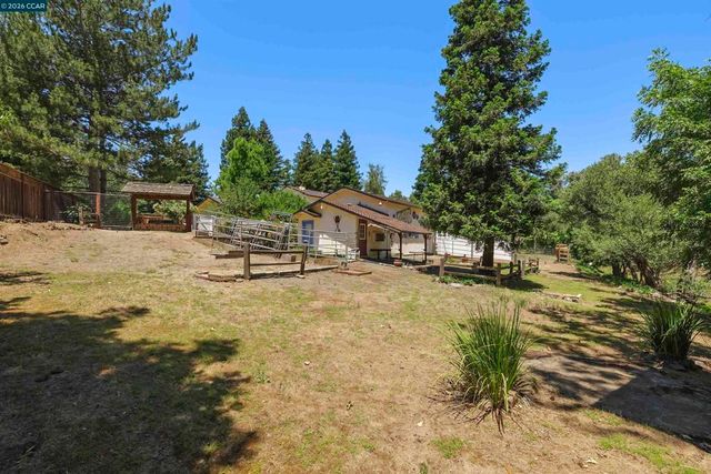 220 Tumbleweed Ct, Clayton, CA 94517