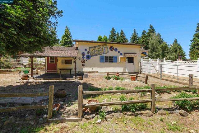 220 Tumbleweed Ct, Clayton, CA 94517