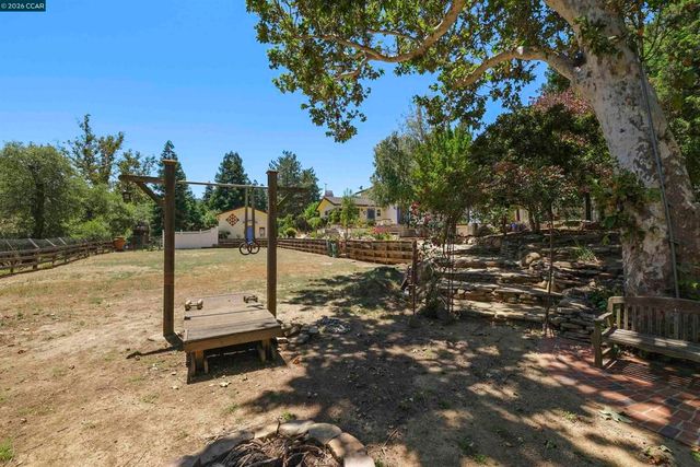 220 Tumbleweed Ct, Clayton, CA 94517