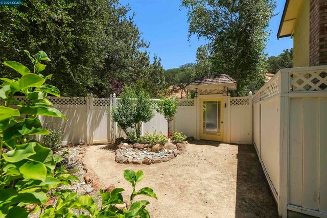 220 Tumbleweed Ct, Clayton, CA 94517