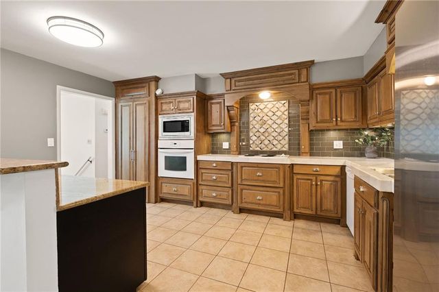 9248 Wedd Drive, Overland Park, KS 66212