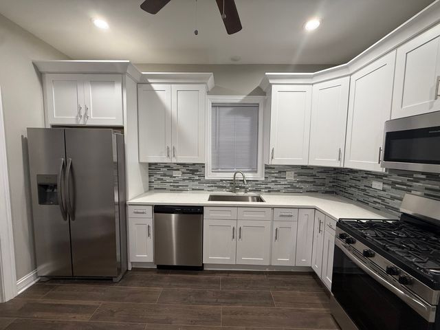 8509 S Brandon Avenue, Chicago, IL 60617