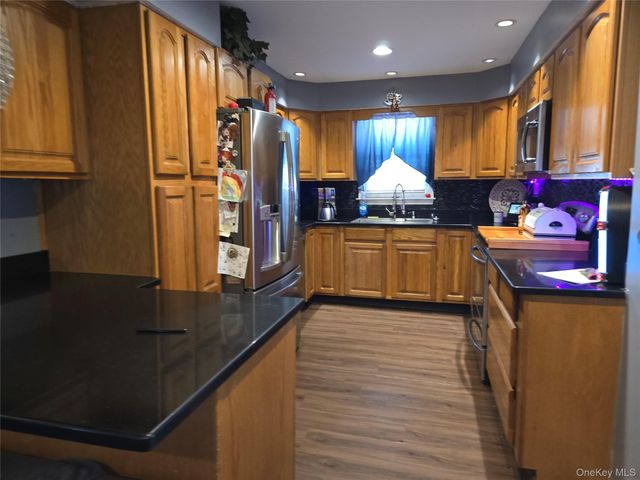 522 Rowlinson Drive, Shirley, NY 11967