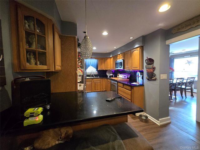 522 Rowlinson Drive, Shirley, NY 11967