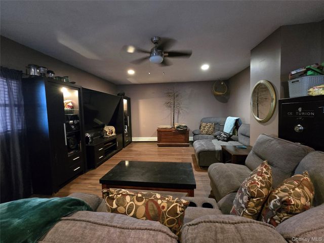 522 Rowlinson Drive, Shirley, NY 11967