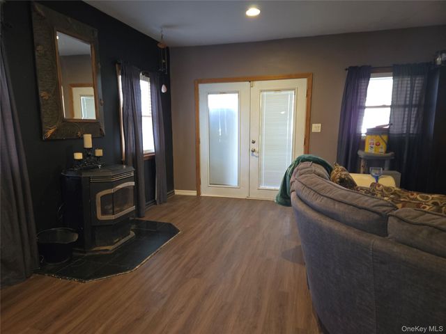 522 Rowlinson Drive, Shirley, NY 11967