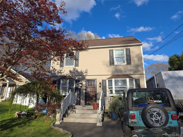 522 Rowlinson Drive, Shirley, NY 11967
