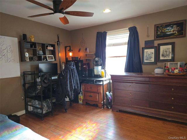 522 Rowlinson Drive, Shirley, NY 11967