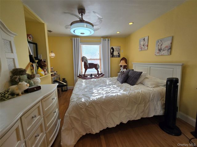 522 Rowlinson Drive, Shirley, NY 11967