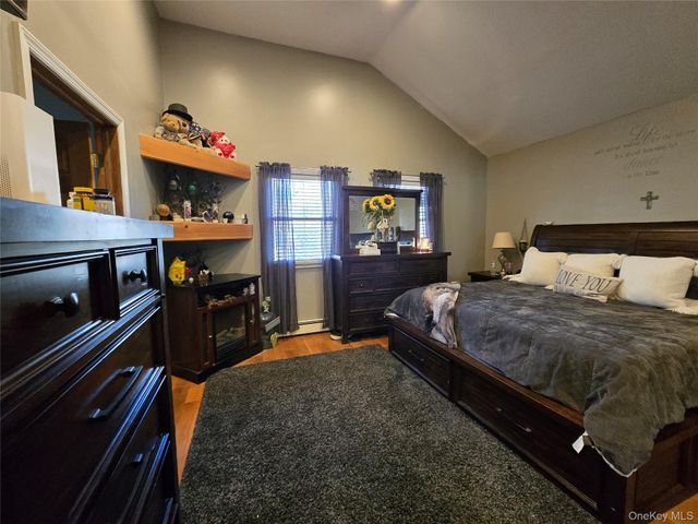 522 Rowlinson Drive, Shirley, NY 11967