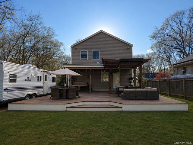 522 Rowlinson Drive, Shirley, NY 11967