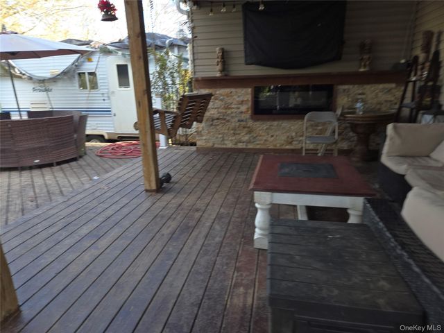 522 Rowlinson Drive, Shirley, NY 11967