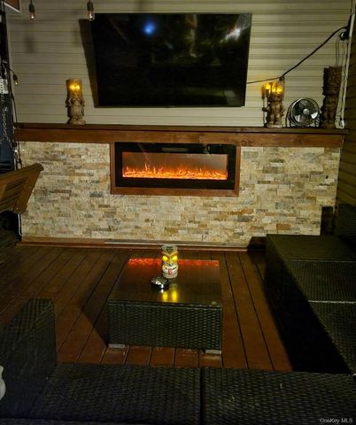 522 Rowlinson Drive, Shirley, NY 11967