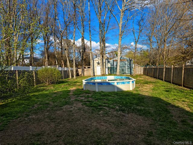 522 Rowlinson Drive, Shirley, NY 11967