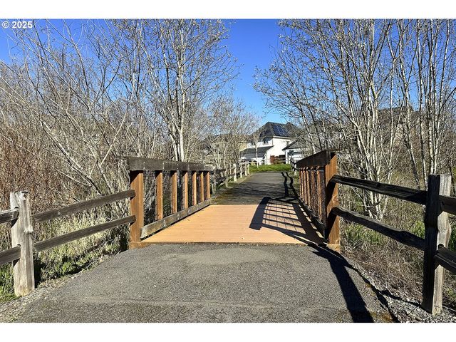 7789 Nw ELEANOR Ave, Portland, OR 97229