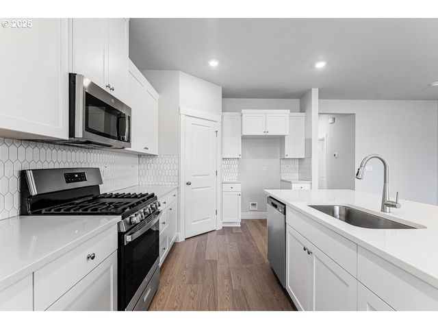 7789 Nw ELEANOR Ave, Portland, OR 97229