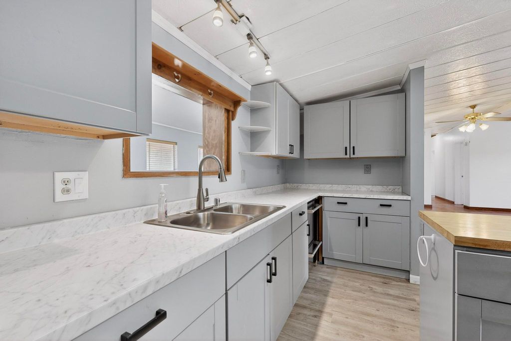 Image 16 of property listing at 9 Tiger Road, Edgewood, NM 87015