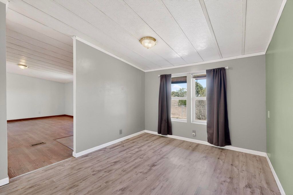 Image 18 of property listing at 9 Tiger Road, Edgewood, NM 87015