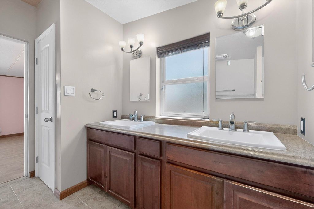 Image 24 of property listing at 9 Tiger Road, Edgewood, NM 87015