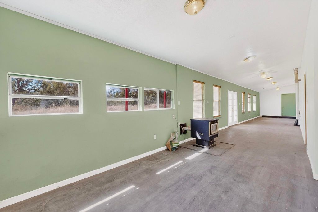 Image 34 of property listing at 9 Tiger Road, Edgewood, NM 87015