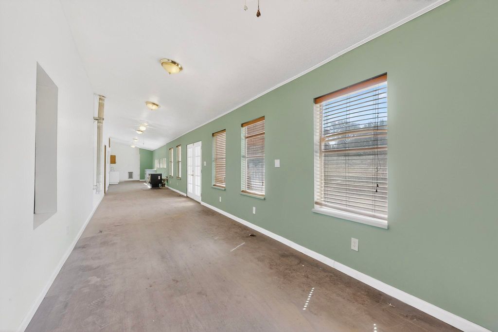 Image 35 of property listing at 9 Tiger Road, Edgewood, NM 87015