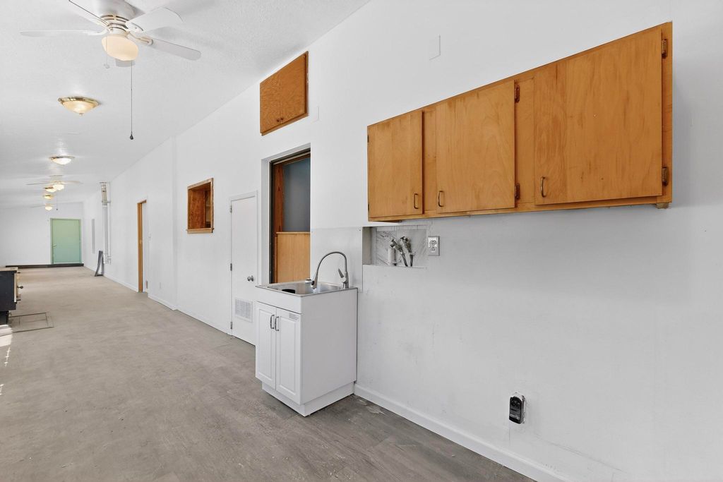 Image 36 of property listing at 9 Tiger Road, Edgewood, NM 87015