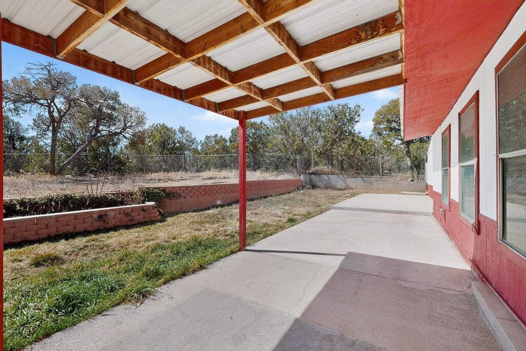 Image 38 of property listing at 9 Tiger Road, Edgewood, NM 87015